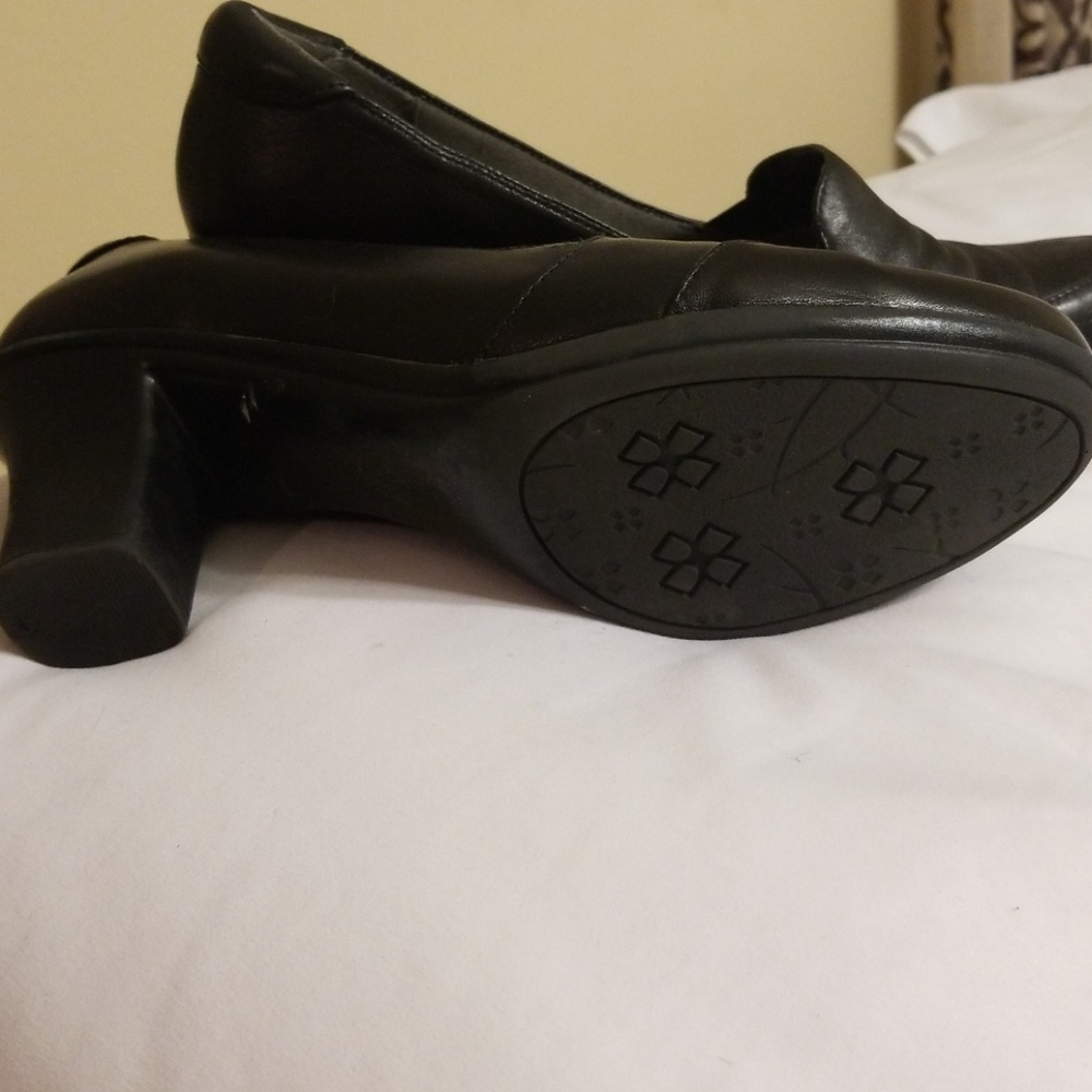 Heels - Picture 2 of 2
